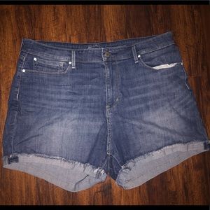 High rise Levi shorts